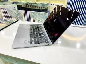 Laptop Apple MacBook Pro 2022 M2 16GB Apple M2 SSD 256GB