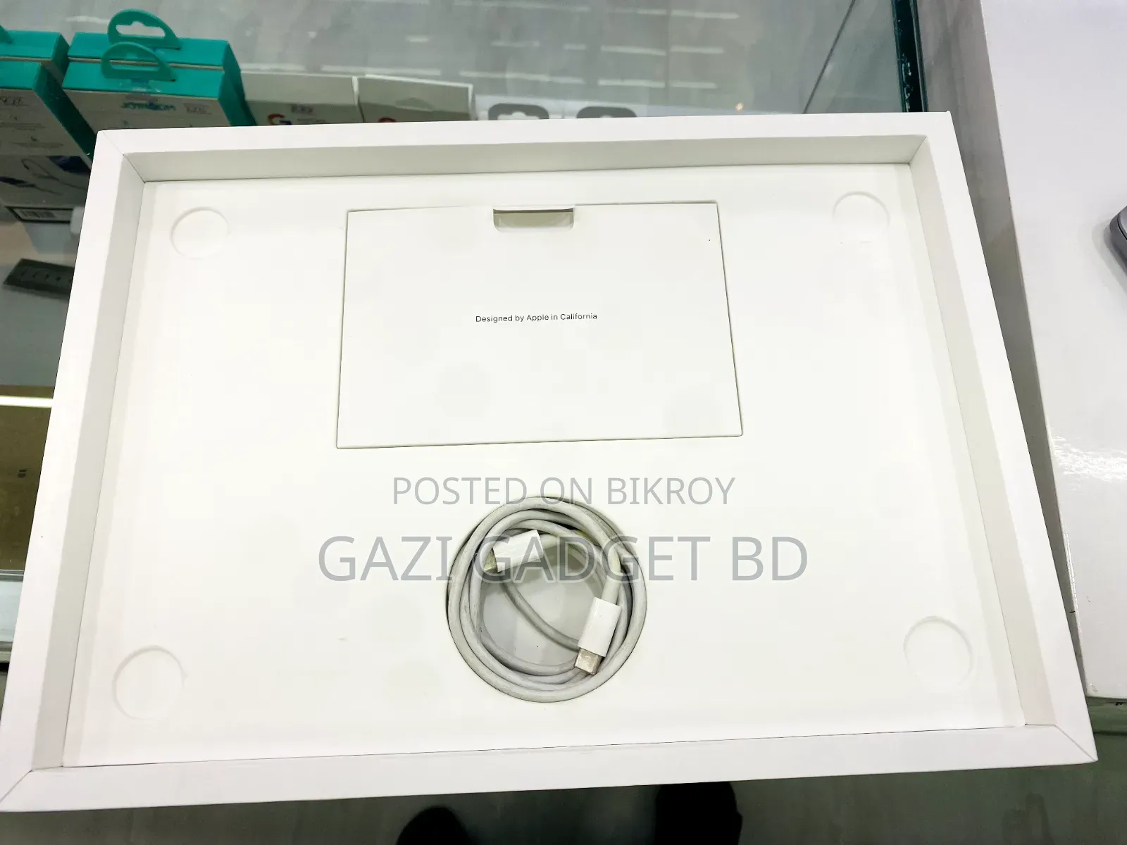 Laptop Apple MacBook Pro 2022 M2 16GB Apple M2 SSD 256GB