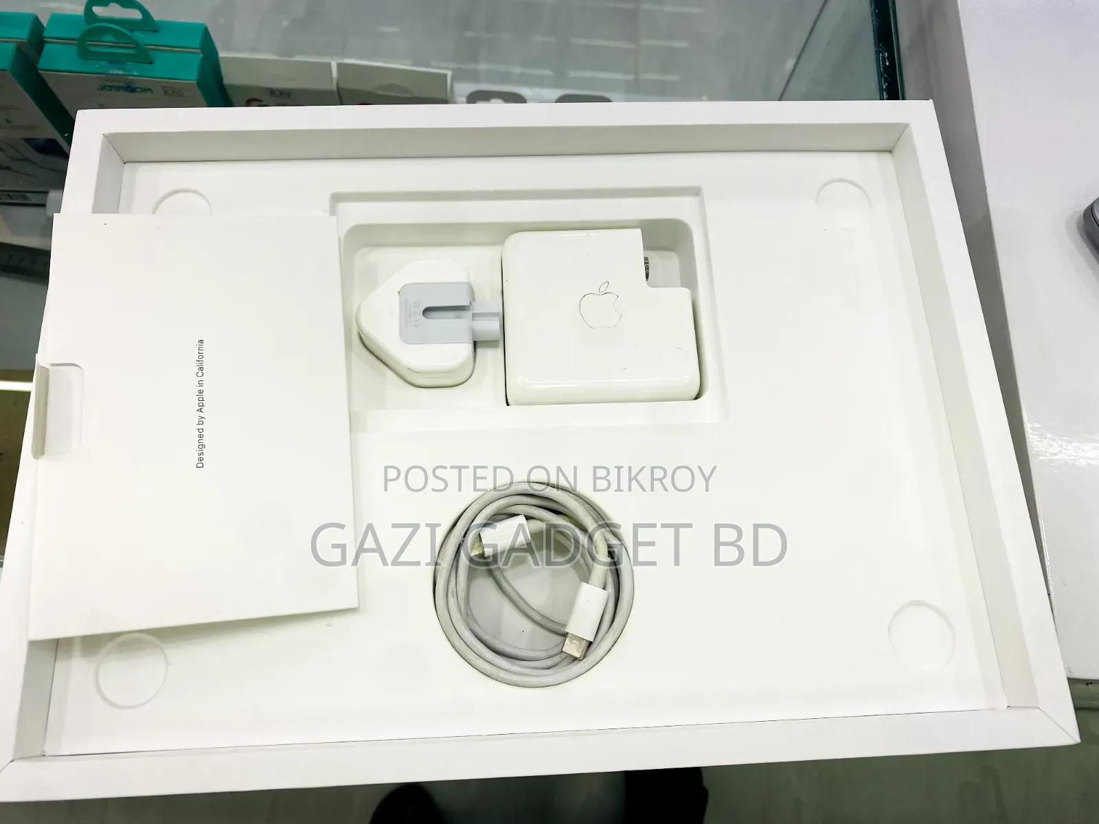 Laptop Apple MacBook Pro 2022 M2 16GB Apple M2 SSD 256GB