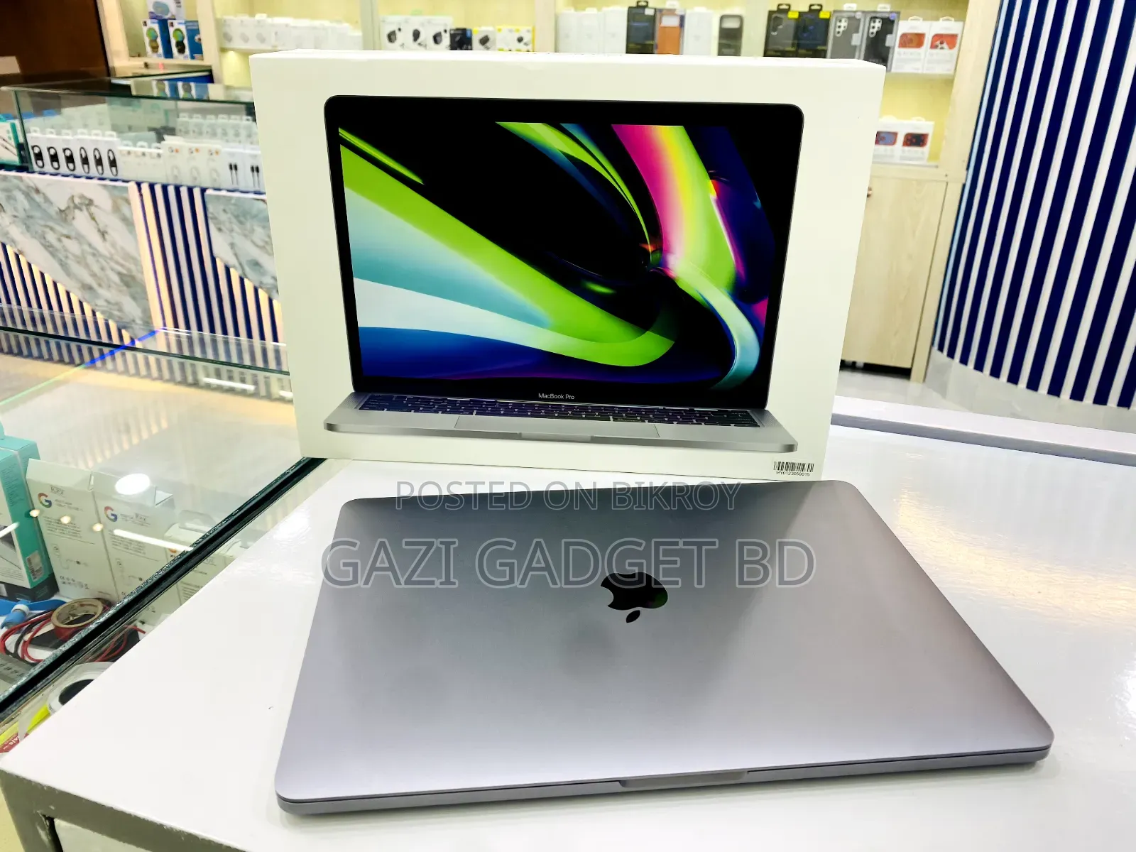 Laptop Apple MacBook Pro 2022 M2 16GB Apple M2 SSD 256GB