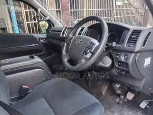 Toyota HiAce 2022