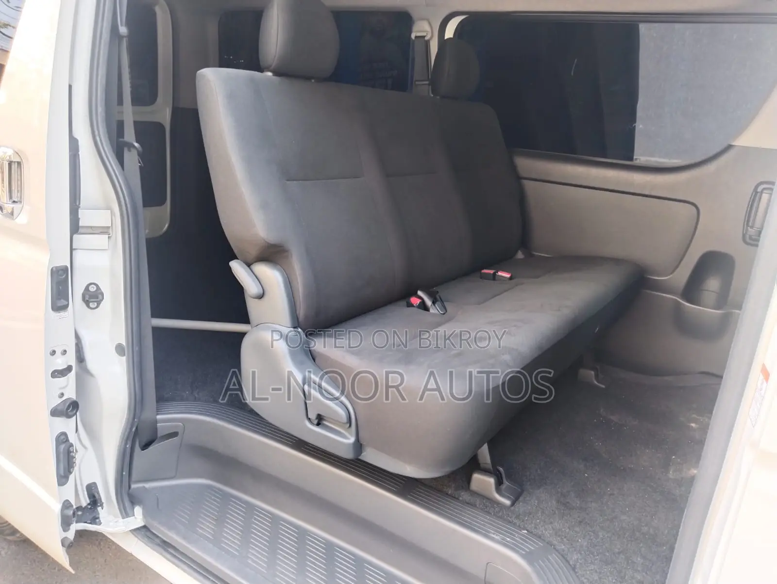Toyota HiAce 2022