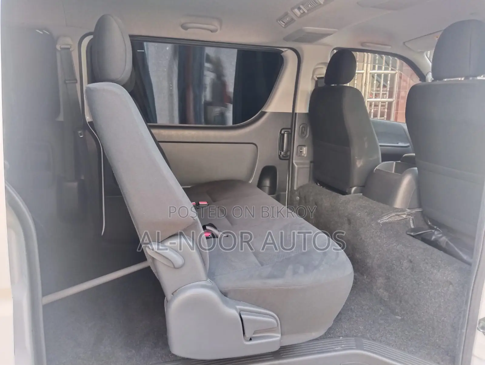 Toyota HiAce 2022