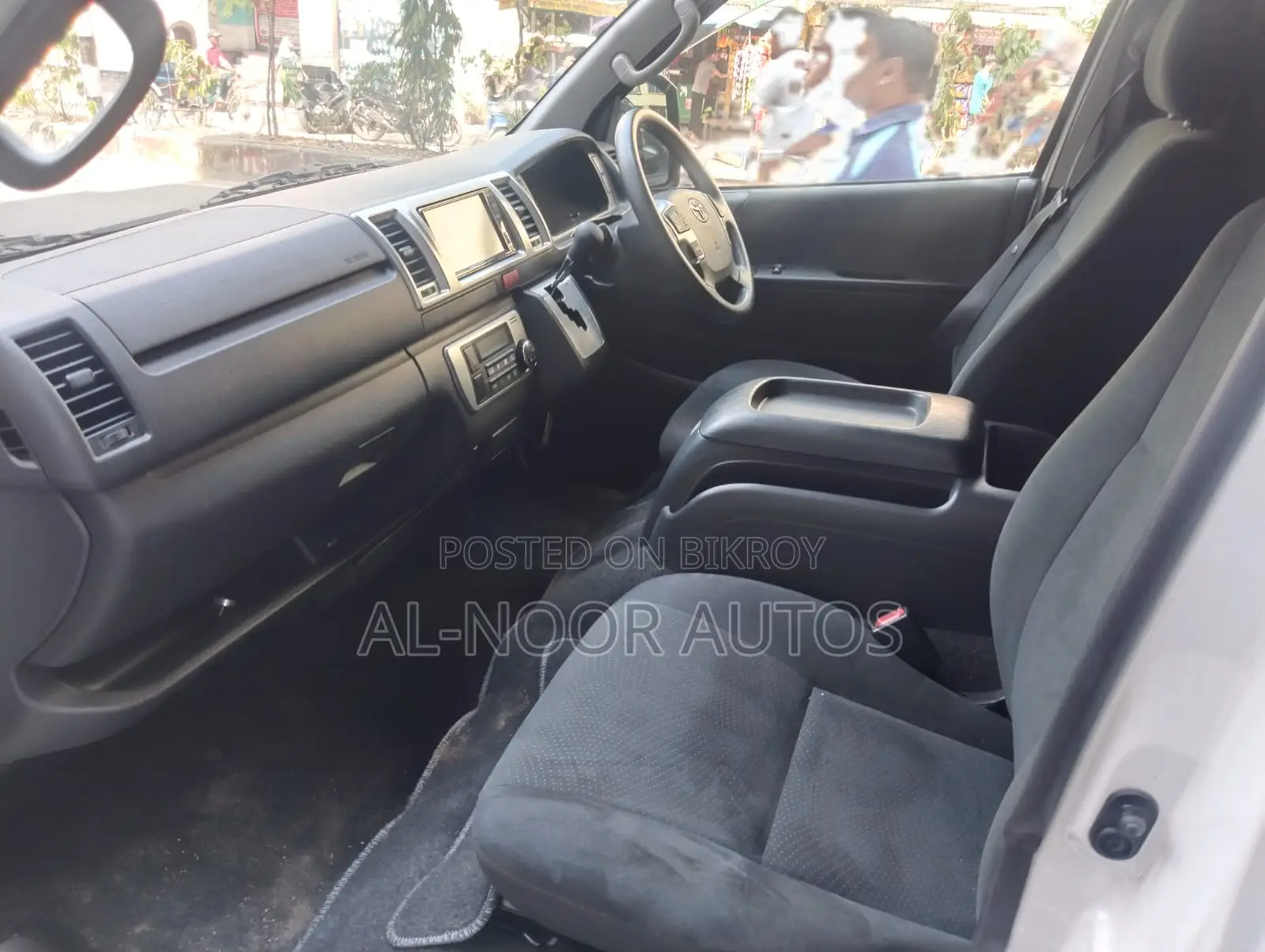 Toyota HiAce 2022