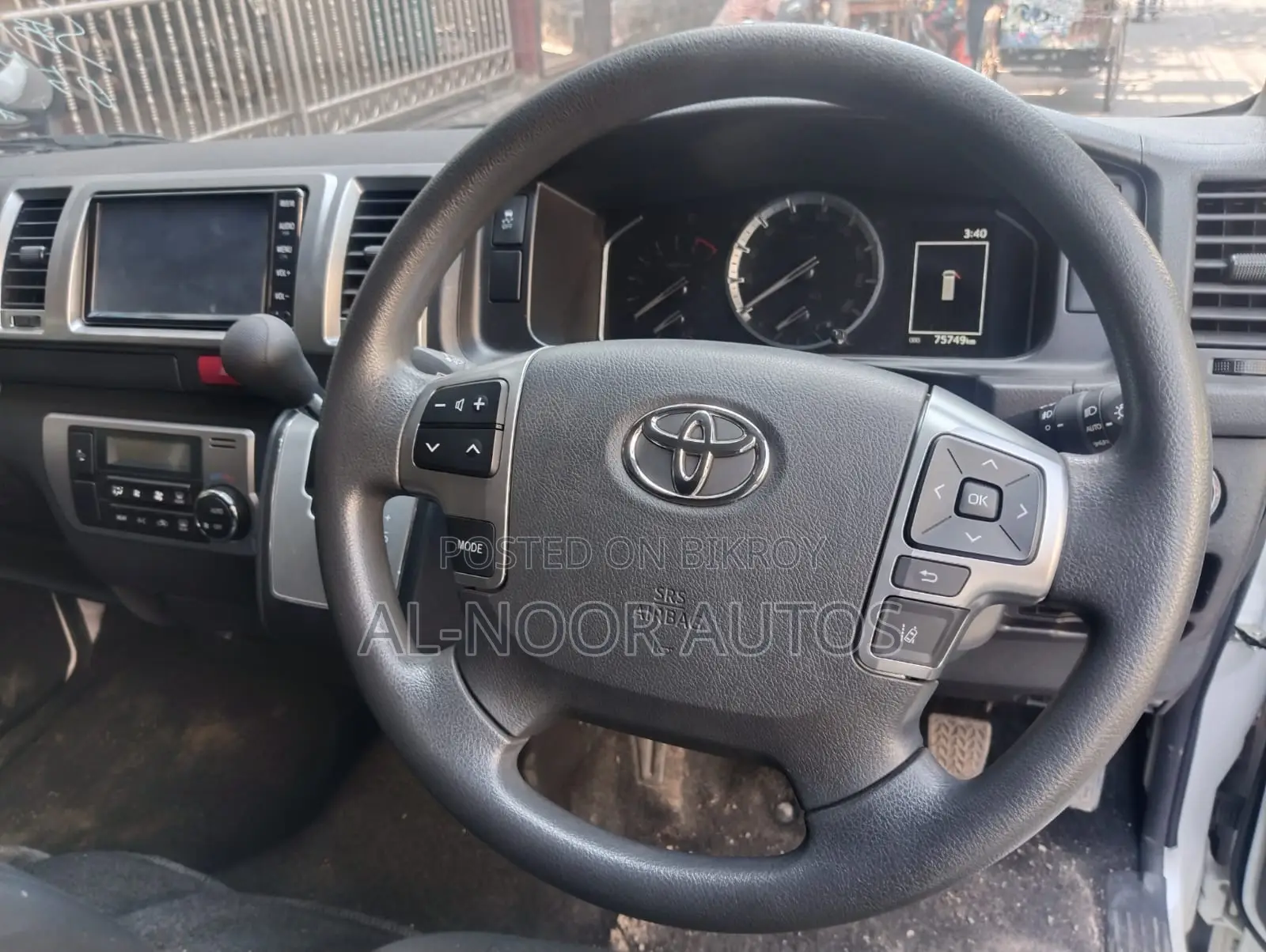 Toyota HiAce 2022