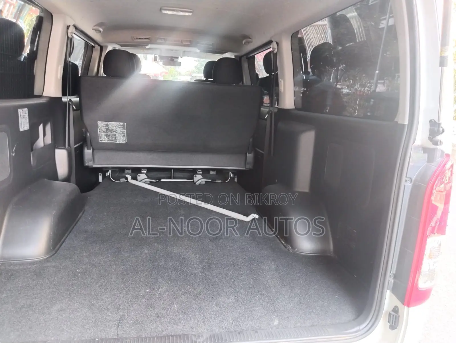 Toyota HiAce 2022
