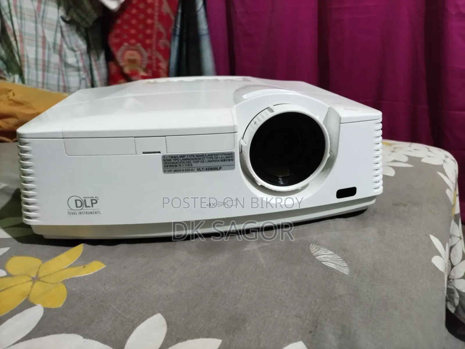 MITSHUBISHI Projector