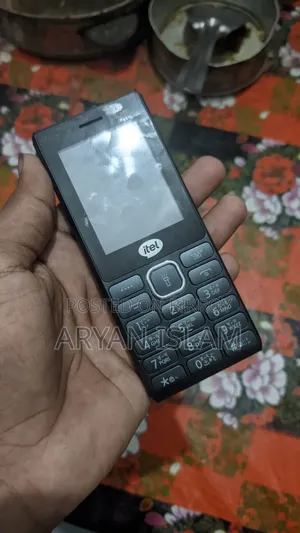 নতুন আইটেল পাওয়ার ৪০০ কালো