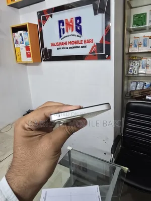 রিয়েলমি ১২৮ জিবি হলুদ
