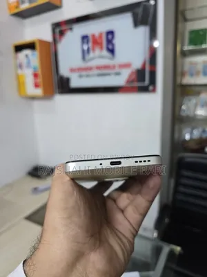 রিয়েলমি ১২৮ জিবি হলুদ