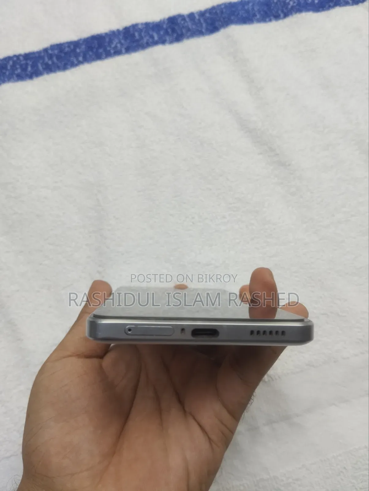 আইকিউওও ২৫৬ জিবি হোয়াইট