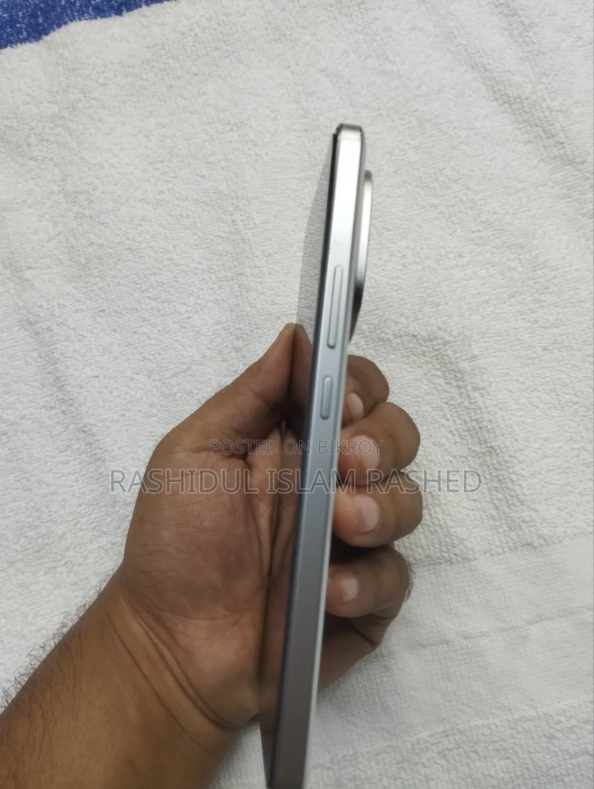 আইকিউওও ২৫৬ জিবি হোয়াইট