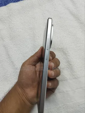 আইকিউওও ২৫৬ জিবি হোয়াইট