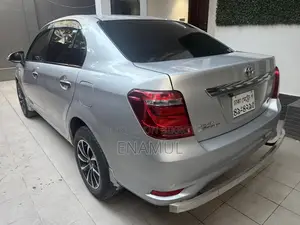 Toyota Axio 1.5 Hybrid Two-Wheel Drive 2017 Silver