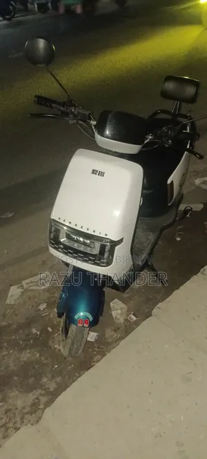 Arc Vector 2024 White