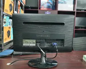 Mark | Samsung 19inch Wide HD+ Monitor - There is a thin thread-like scratch