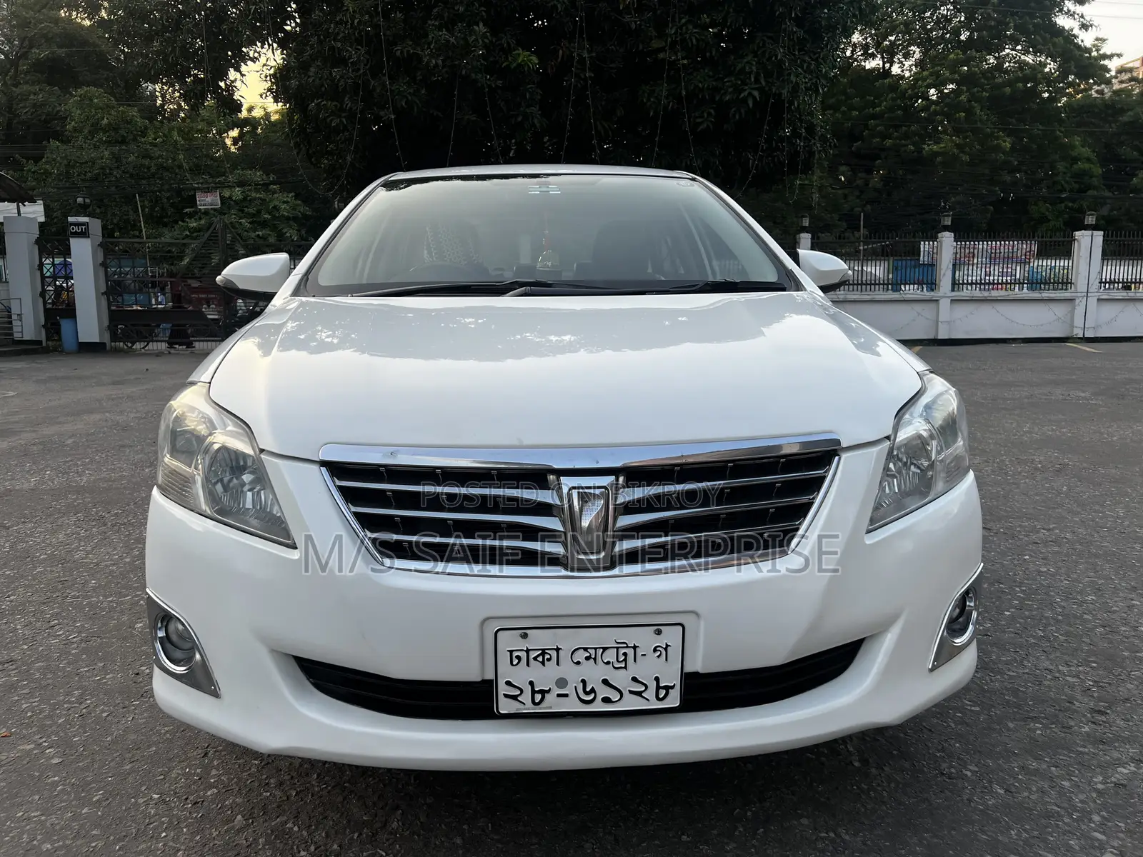 টয়োটা প্রিমিও ২০১২ পার্ল