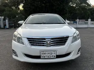 টয়োটা প্রিমিও ২০১২ পার্ল