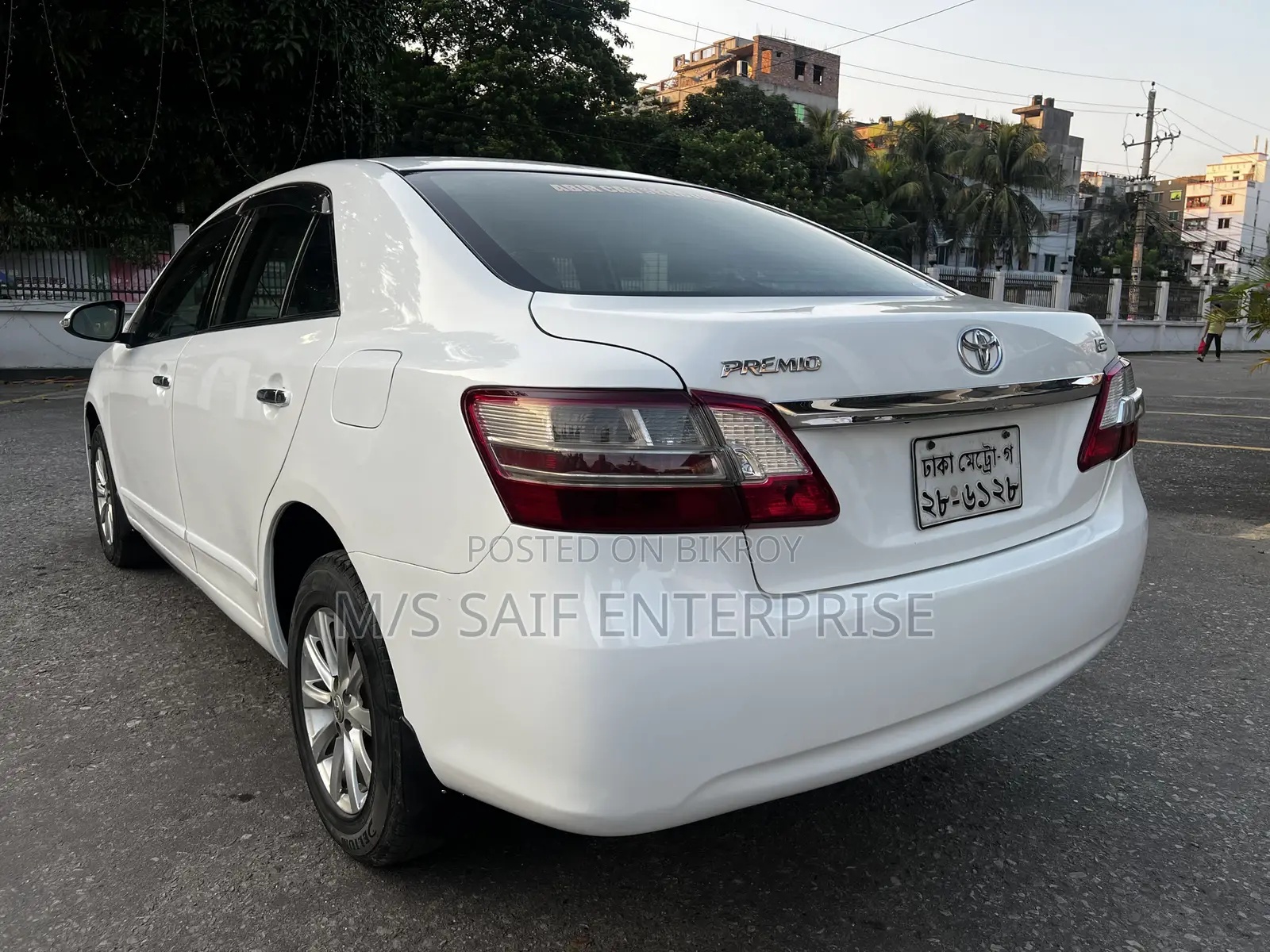 টয়োটা প্রিমিও ২০১২ পার্ল