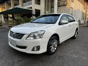 টয়োটা প্রিমিও ২০১২ পার্ল