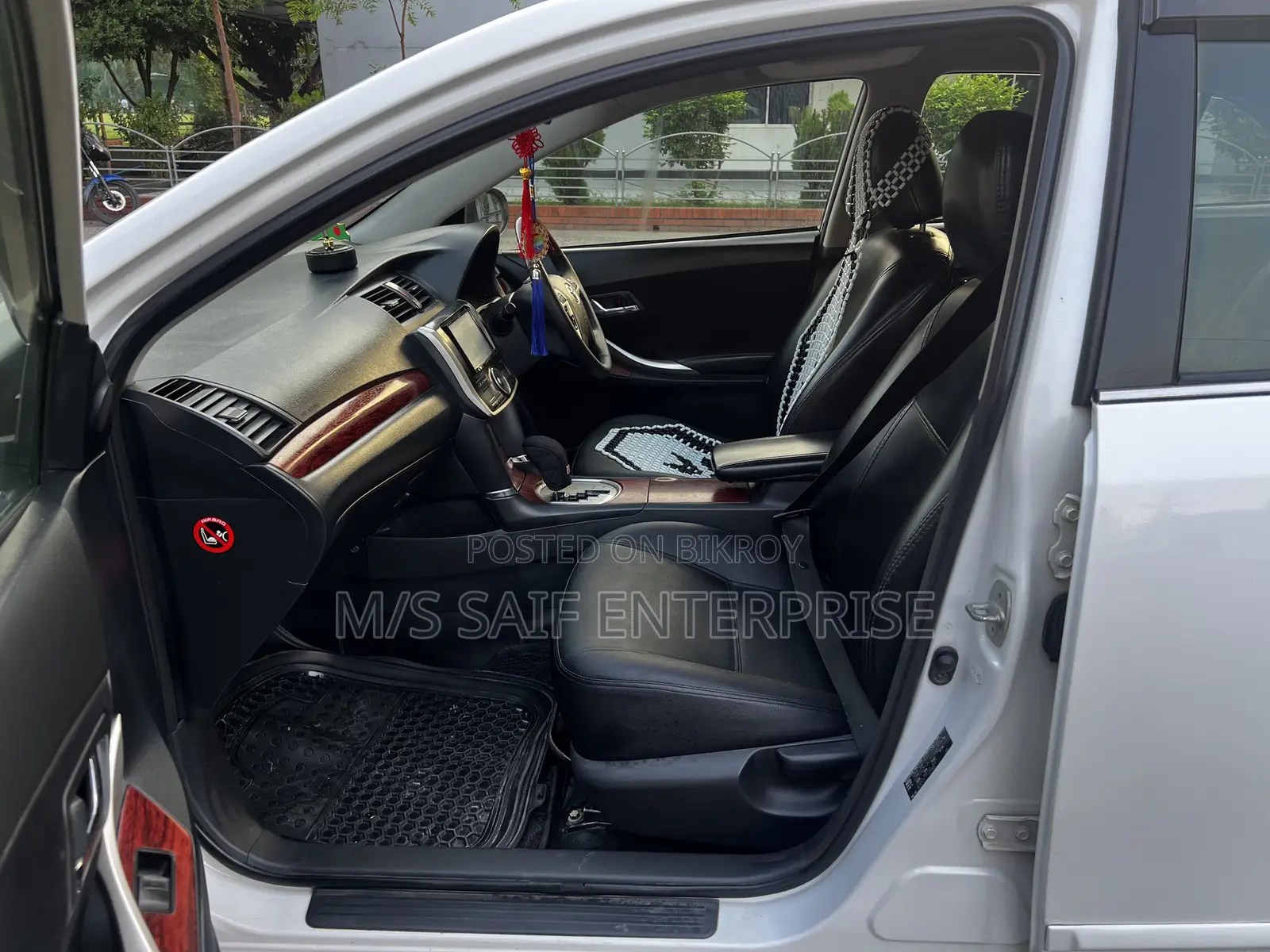 টয়োটা প্রিমিও ২০১২ পার্ল