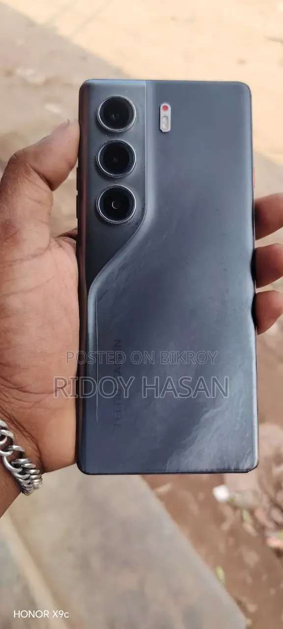 টেকনো ক্যামন ৪০ প্রো ৪জি ২৫৬ জিবি কালো
