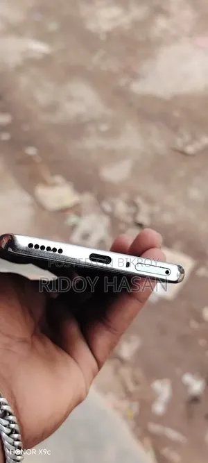 টেকনো ক্যামন ৪০ প্রো ৪জি ২৫৬ জিবি কালো