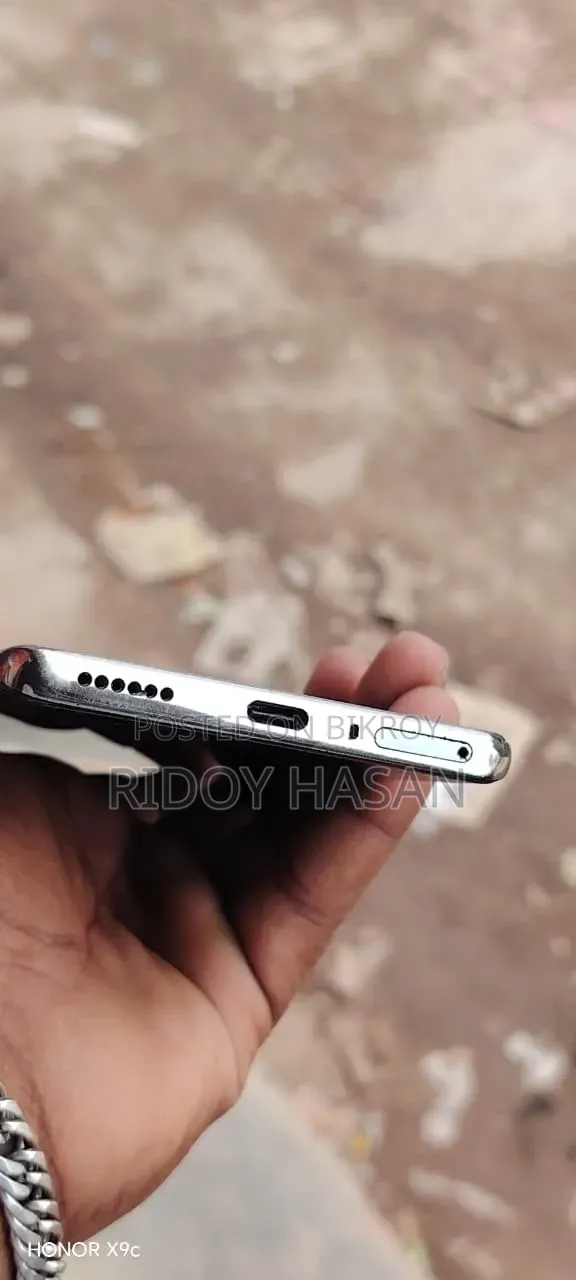 টেকনো ক্যামন ৪০ প্রো ৪জি ২৫৬ জিবি কালো