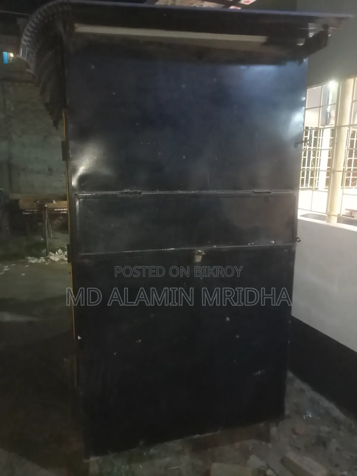 ক্যাবিনেট / হুডের দোকান / চাকাওয়ালা গাড়ির দোকান বিক্রি হবে।