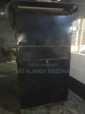 ক্যাবিনেট / হুডের দোকান / চাকাওয়ালা গাড়ির দোকান বিক্রি হবে।
