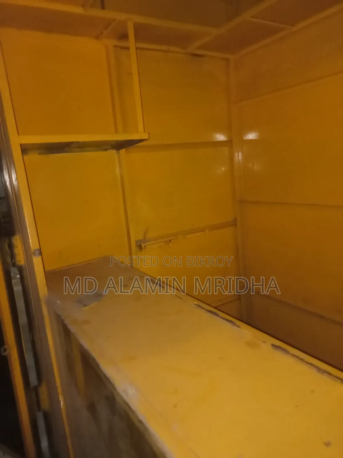 ক্যাবিনেট / হুডের দোকান / চাকাওয়ালা গাড়ির দোকান বিক্রি হবে।
