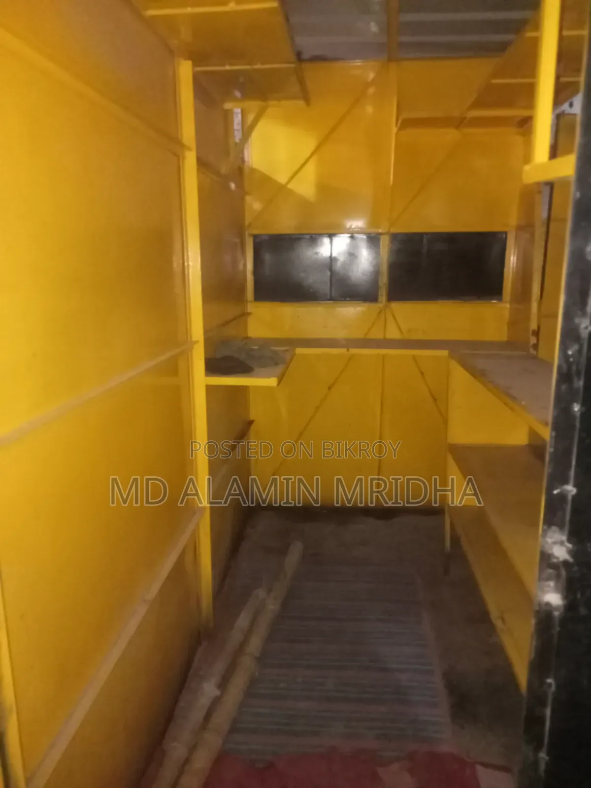 ক্যাবিনেট / হুডের দোকান / চাকাওয়ালা গাড়ির দোকান বিক্রি হবে।