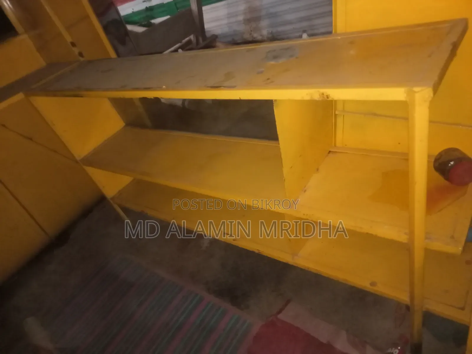 ক্যাবিনেট / হুডের দোকান / চাকাওয়ালা গাড়ির দোকান বিক্রি হবে।
