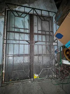 কাচ সহ জানালার গ্রীল