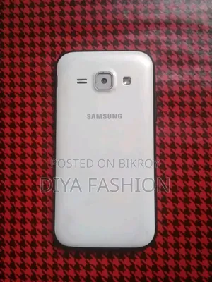 স্যামসাং ৩২ জিবি সাদা