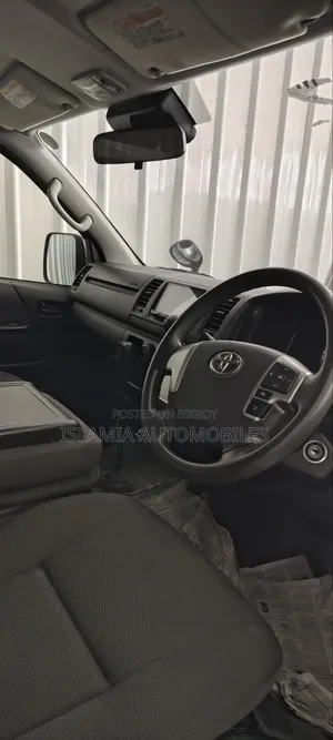 Toyota HiAce 2021 Silver