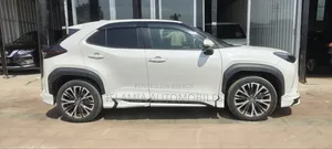 টয়োটা ইয়ারিস ক্রস ২০২২ পার্ল