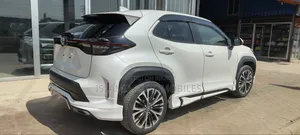 টয়োটা ইয়ারিস ক্রস ২০২২ পার্ল