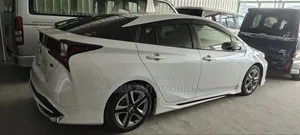 টয়োটা প্রিউস ২০২১ পার্ল