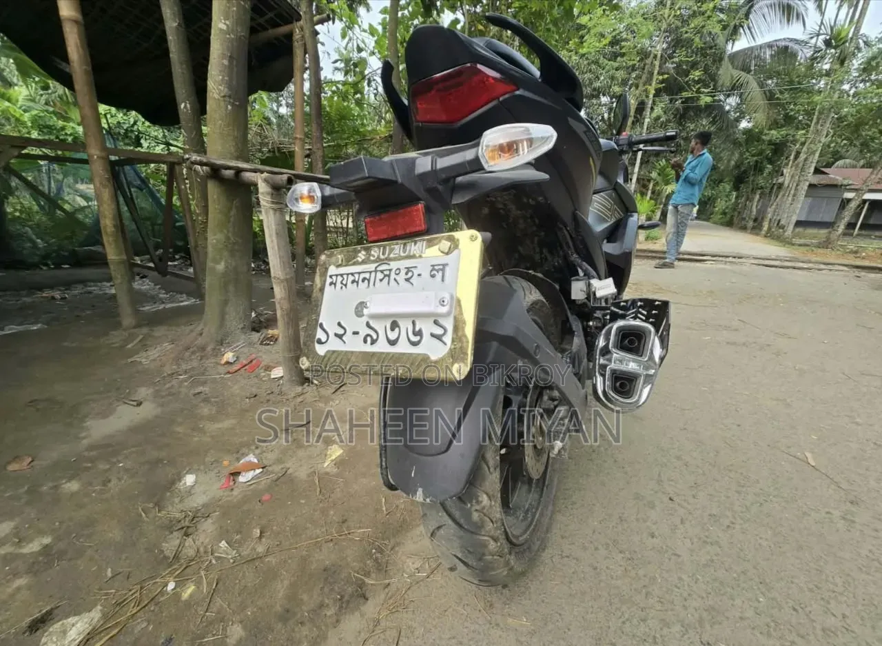 নিউ সুজুকি জিক্সার এসএফ ২৫০ ২০২৫ ব্ল্যাক