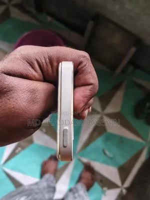 অ্যাপল আইফোন এসি ১৬ জিবি হোয়াইট