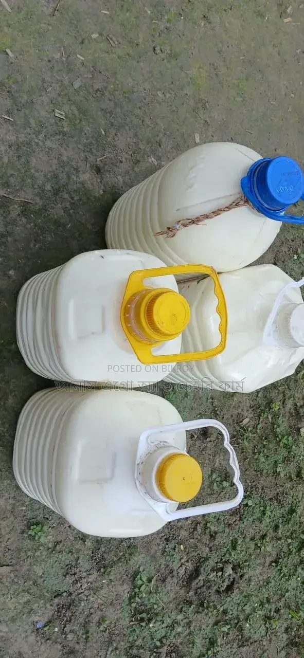 100% pure cow's milk sold directly from the farm. Full cream milk