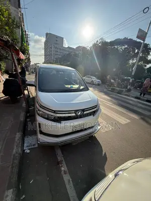 Toyota Voxy 2014 Pearl