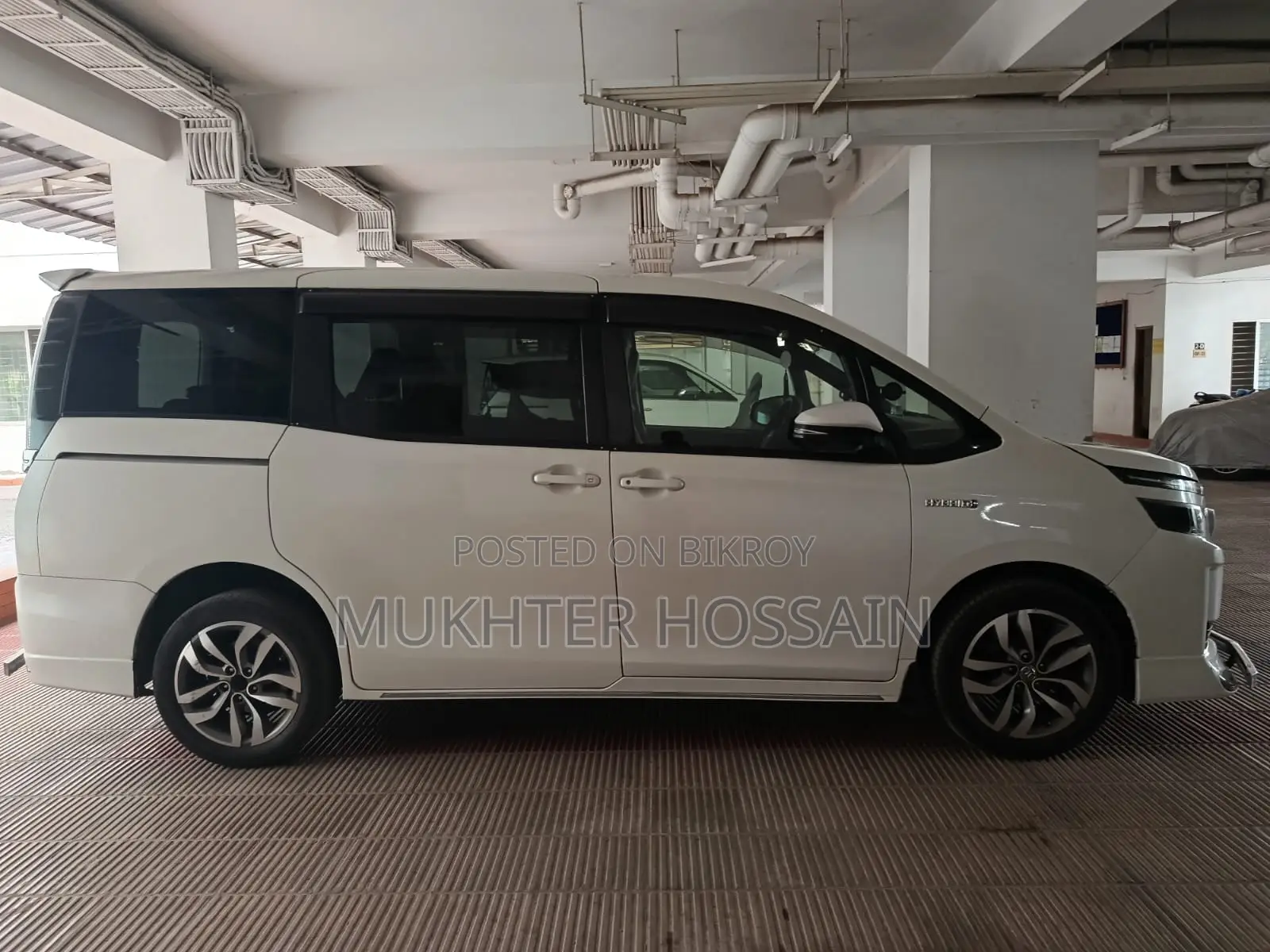 Toyota Voxy 2014 Pearl