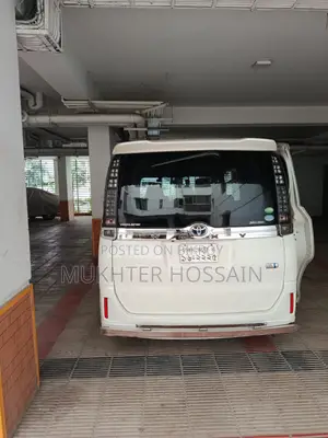 Toyota Voxy 2014 Pearl
