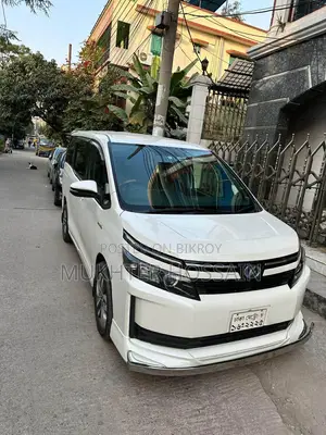 Toyota Voxy 2014 Pearl