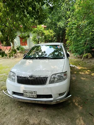 টয়োটা করোল্লা সেডান ২০০৪ সাদা