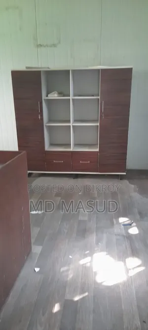 একদম ফ্রেশ টেবিল এবং ফাইল কেবিনেট