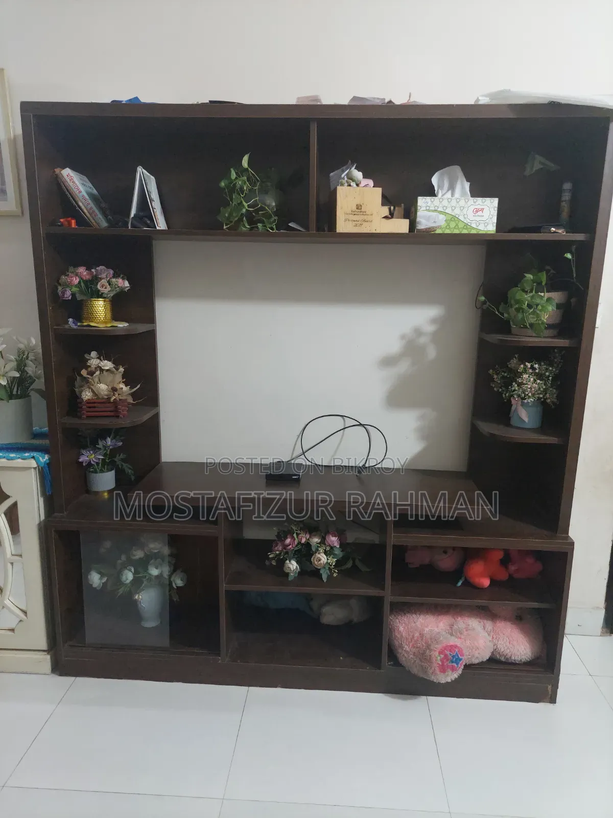 টিভি ক্যাবিনেট