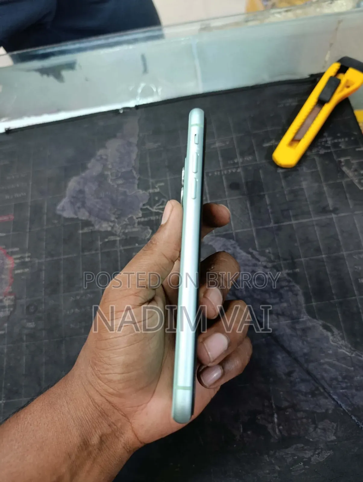 New Apple iPhone 11 64 GB Blue